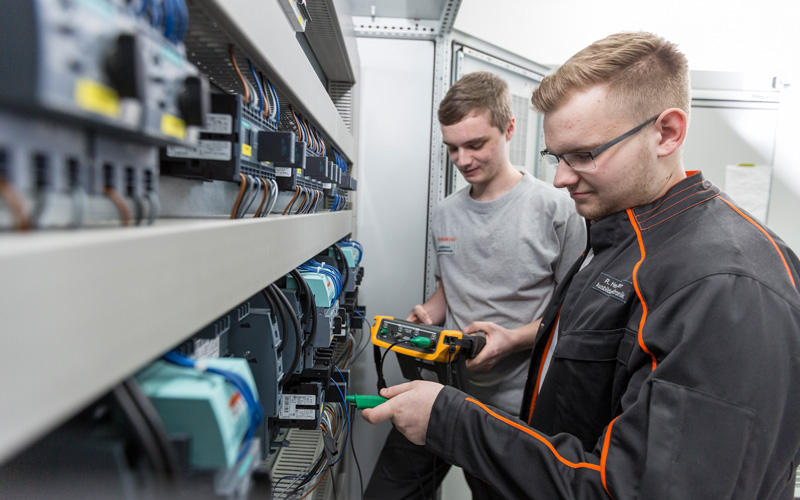 Electronics Technician for Operating Technology